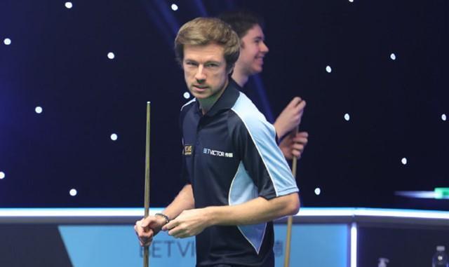 场更靠近前 场更靠近前